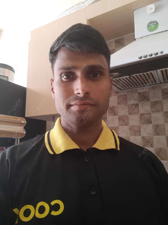 Chef from COOX at bookings. Professional cooks chefs at home