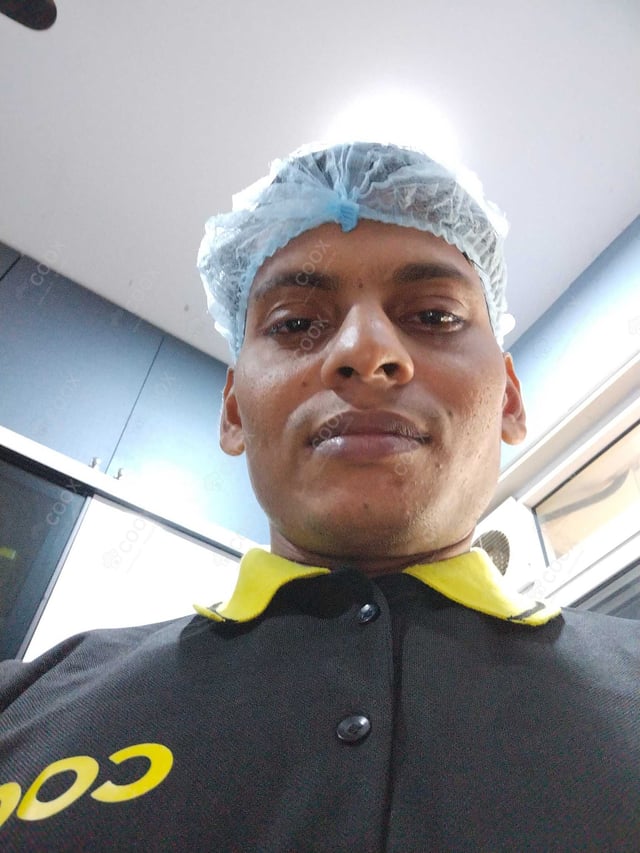 Chef from COOX at bookings. Professional cooks chefs at home