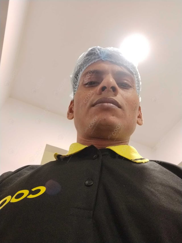 Chef from COOX at bookings. Professional cooks chefs at home