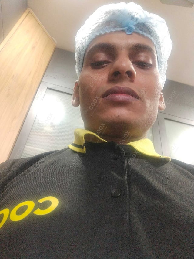 Chef from COOX at bookings. Professional cooks chefs at home