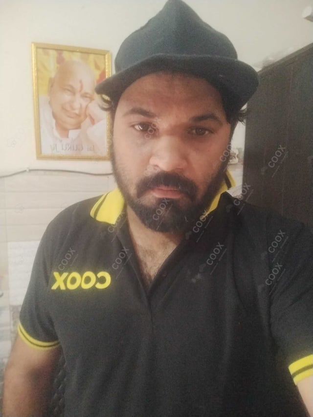 Chef from COOX at bookings. Professional cooks chefs at home