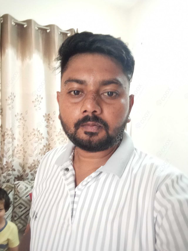 Chef from COOX at bookings. Professional cooks chefs at home