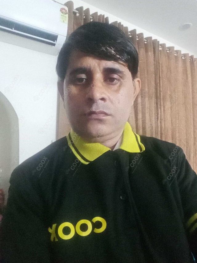 Chef from COOX at bookings. Professional cooks chefs at home