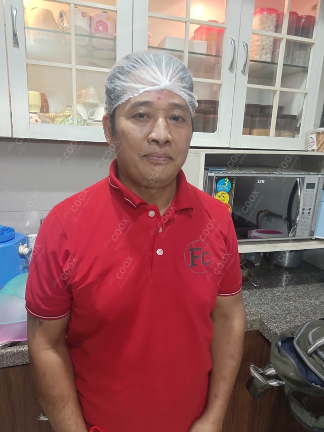 Chef from COOX at bookings. Professional cooks chefs at home
