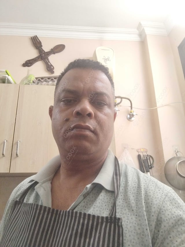 Chef from COOX at bookings. Professional cooks chefs at home