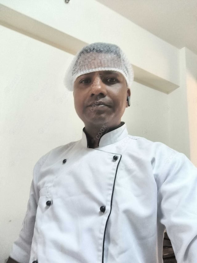 Chef from COOX at bookings. Professional cooks chefs at home