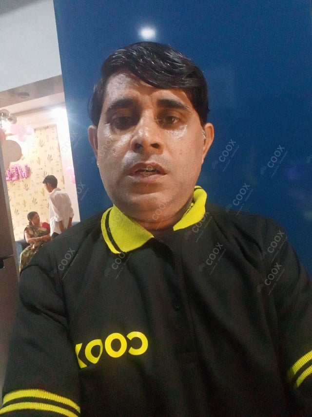 Chef from COOX at bookings. Professional cooks chefs at home