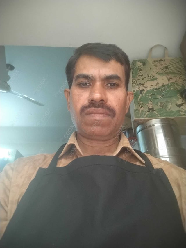 Chef from COOX at bookings. Professional cooks chefs at home