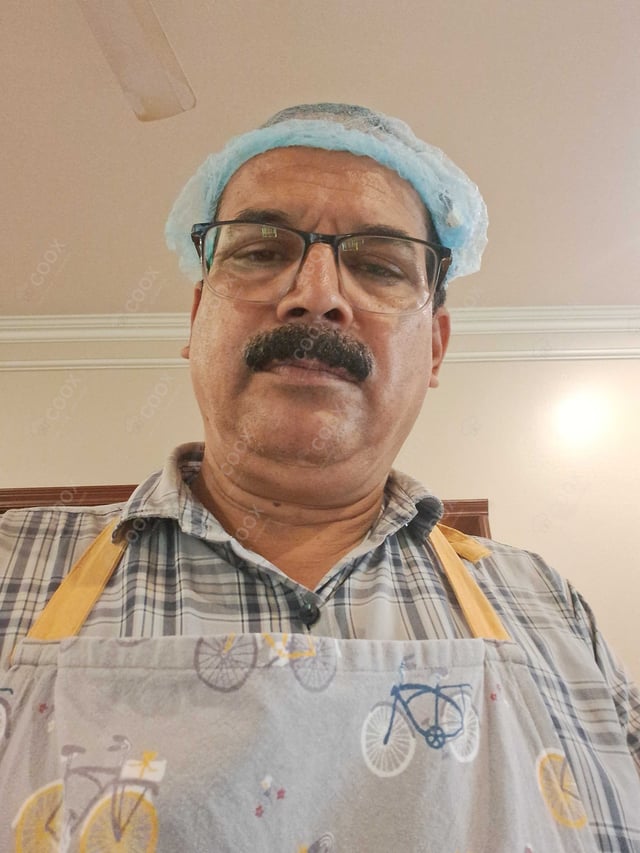 Chef from COOX at bookings. Professional cooks chefs at home