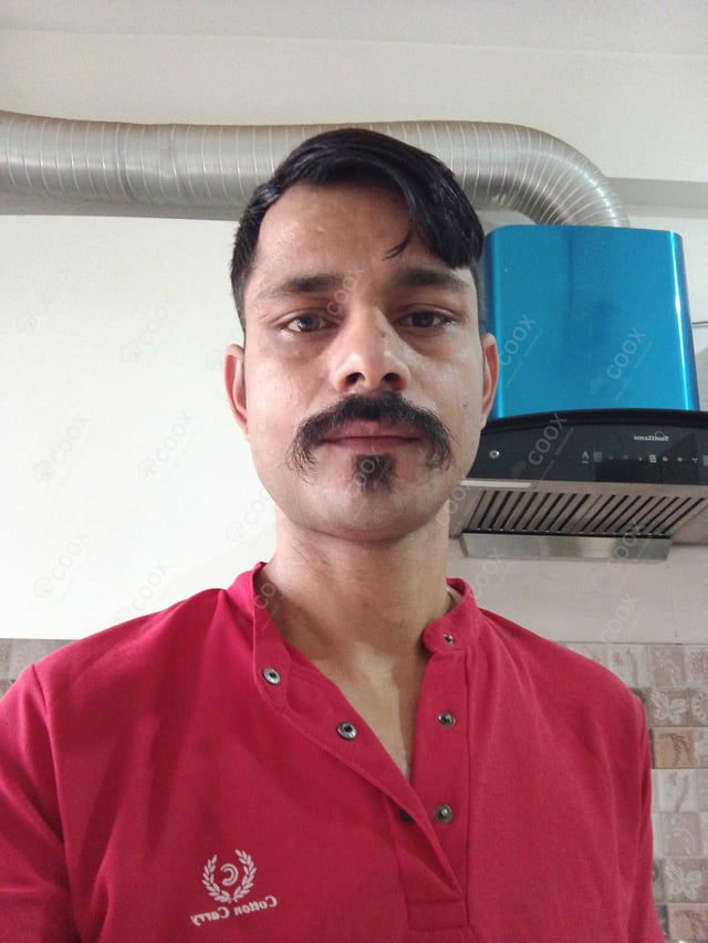 Chef from COOX at bookings. Professional cooks chefs at home