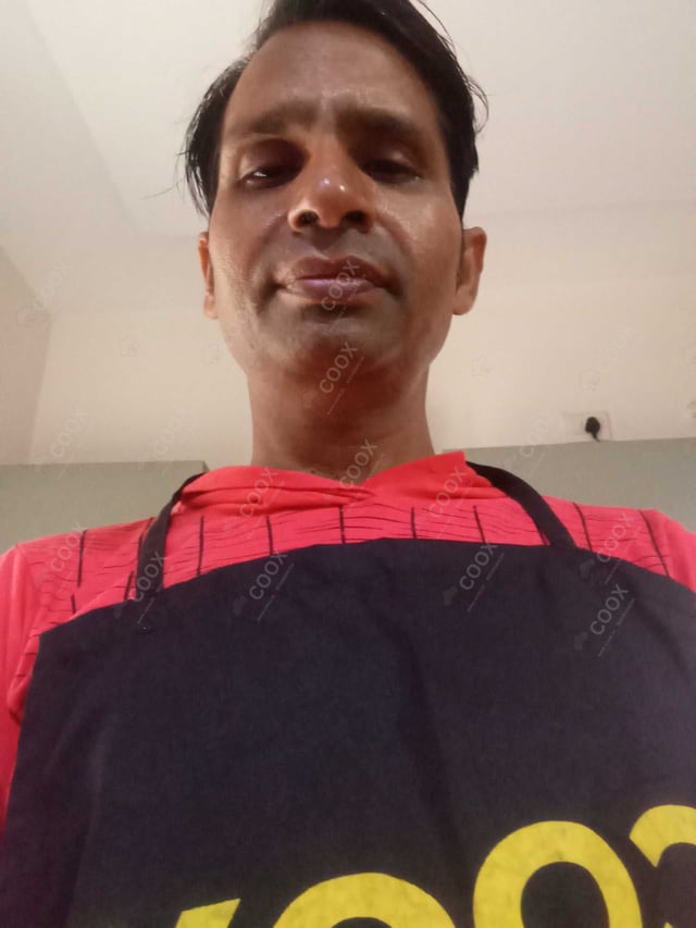 Chef from COOX at bookings. Professional cooks chefs at home