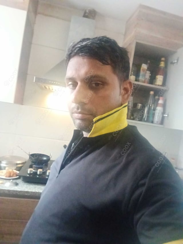 Chef from COOX at bookings. Professional cooks chefs at home