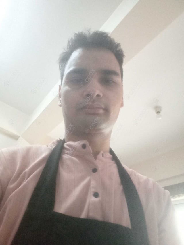 Chef from COOX at bookings. Professional cooks chefs at home