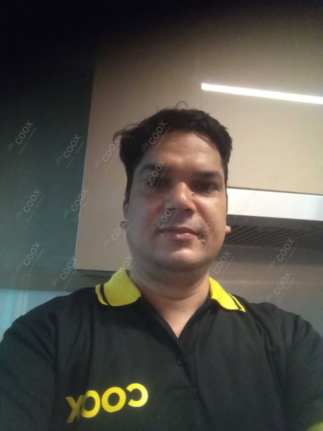 Chef from COOX at bookings. Professional cooks chefs at home