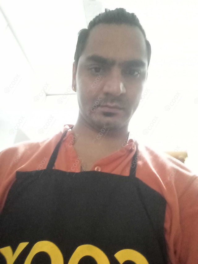 Chef from COOX at bookings. Professional cooks chefs at home
