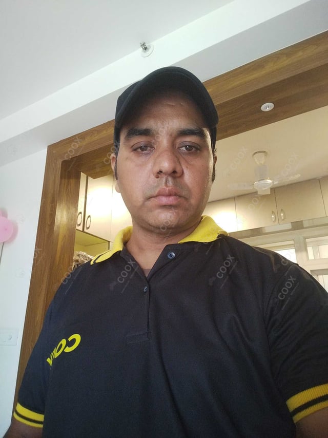 Chef from COOX at bookings. Professional cooks chefs at home