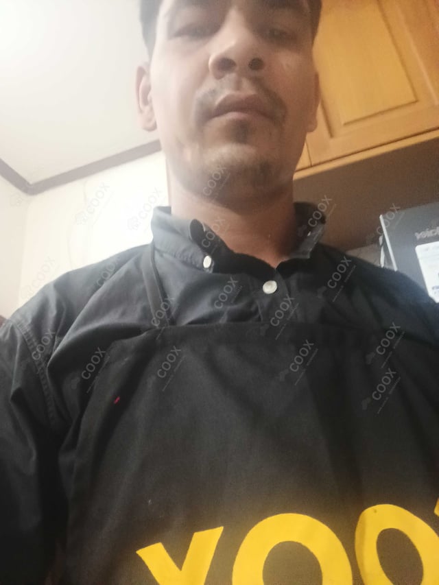 Chef from COOX at bookings. Professional cooks chefs at home