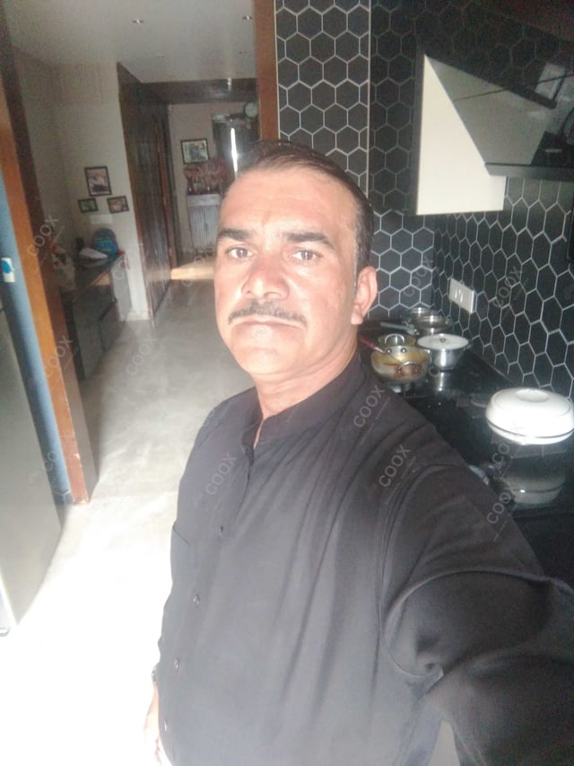 Chef from COOX at bookings. Professional cooks chefs at home