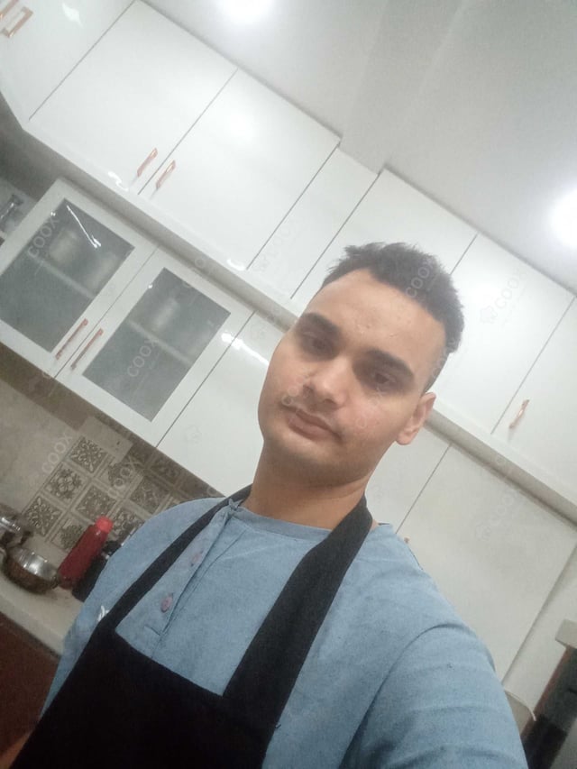 Chef from COOX at bookings. Professional cooks chefs at home