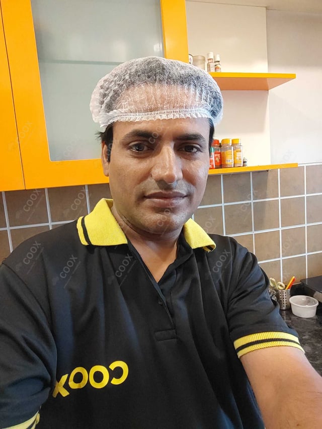 Chef from COOX at bookings. Professional cooks chefs at home