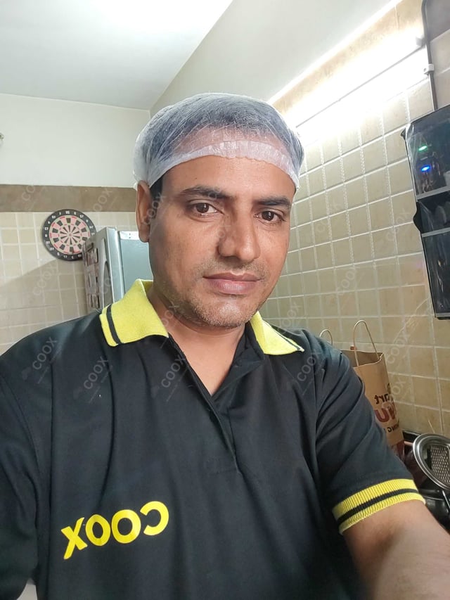 Chef from COOX at bookings. Professional cooks chefs at home