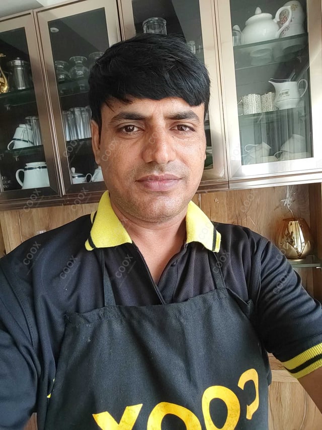 Chef from COOX at bookings. Professional cooks chefs at home
