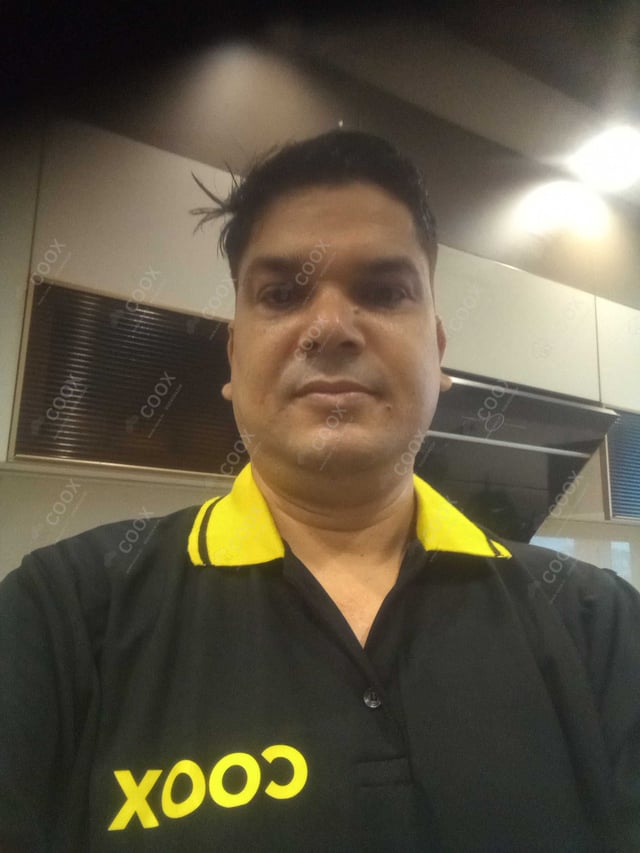 Chef from COOX at bookings. Professional cooks chefs at home