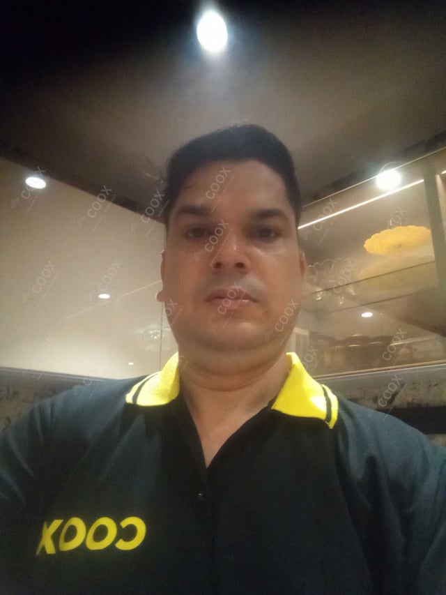 Chef from COOX at bookings. Professional cooks chefs at home