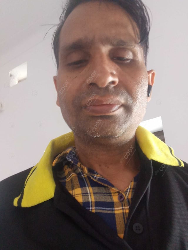 Chef from COOX at bookings. Professional cooks chefs at home