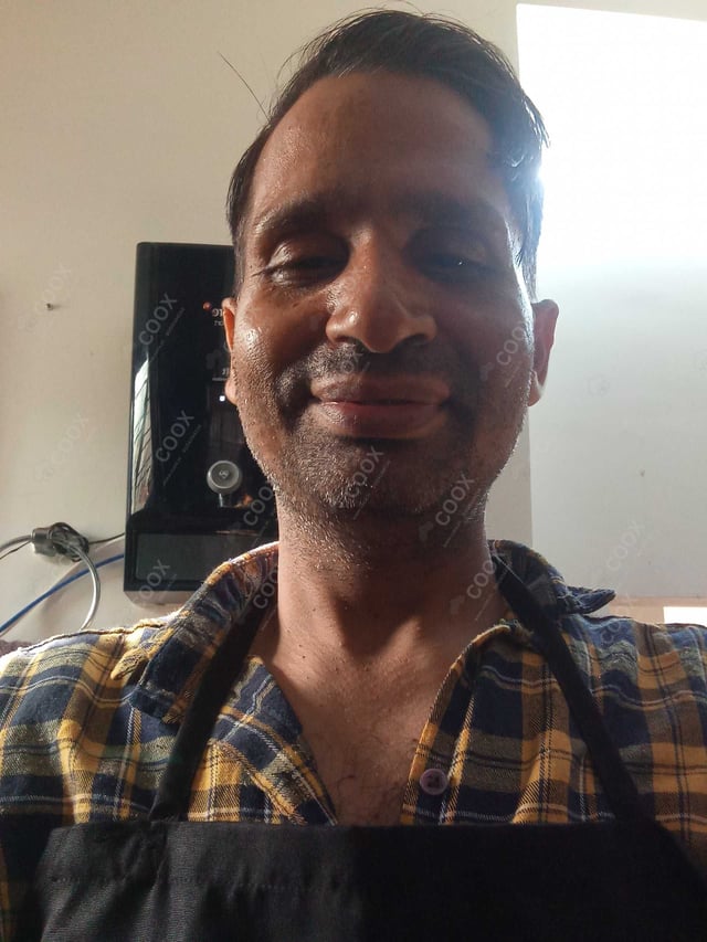 Chef from COOX at bookings. Professional cooks chefs at home