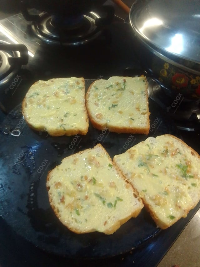 Delicious Garlic Bread with Cheese prepared by COOX