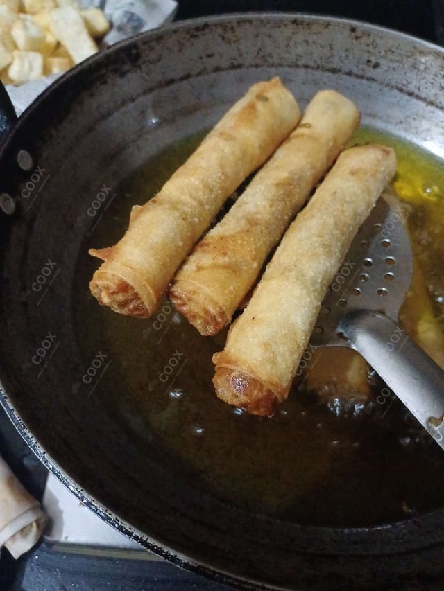 Delicious Veg Spring Rolls prepared by COOX