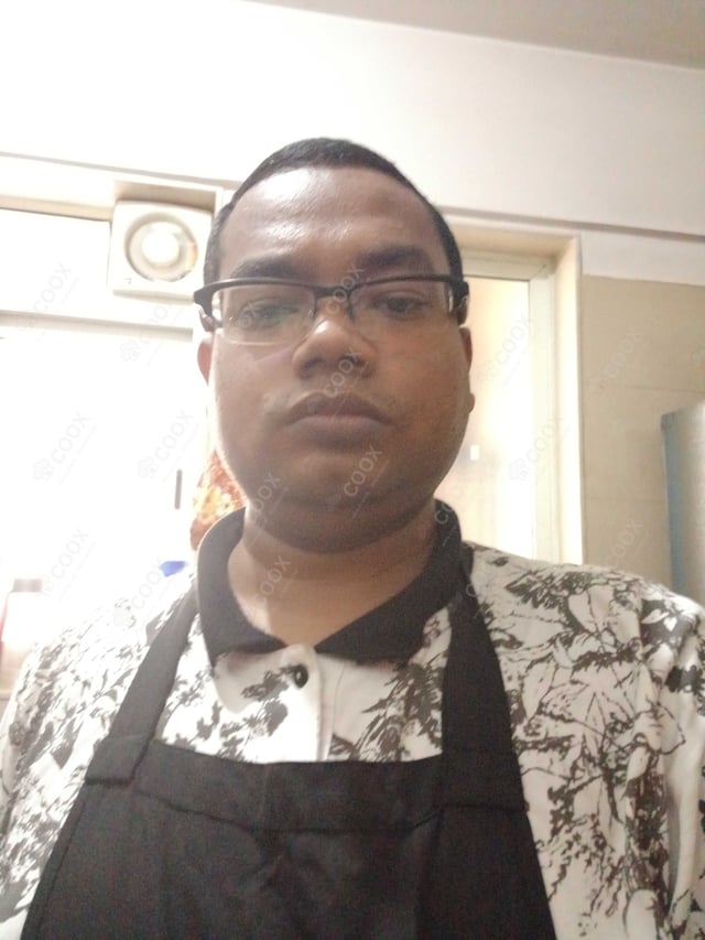 Chef from COOX at bookings. Professional cooks chefs at home