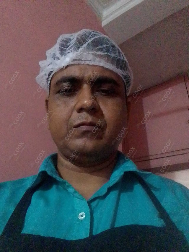Chef from COOX at bookings. Professional cooks chefs at home