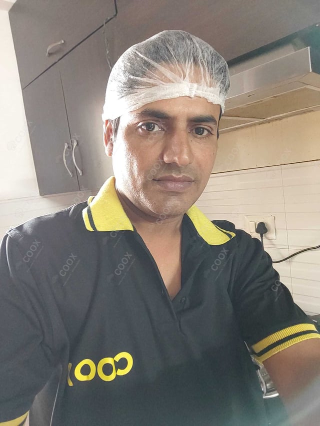 Chef from COOX at bookings. Professional cooks chefs at home