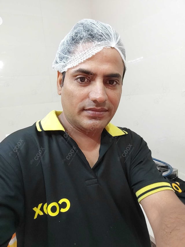 Chef from COOX at bookings. Professional cooks chefs at home