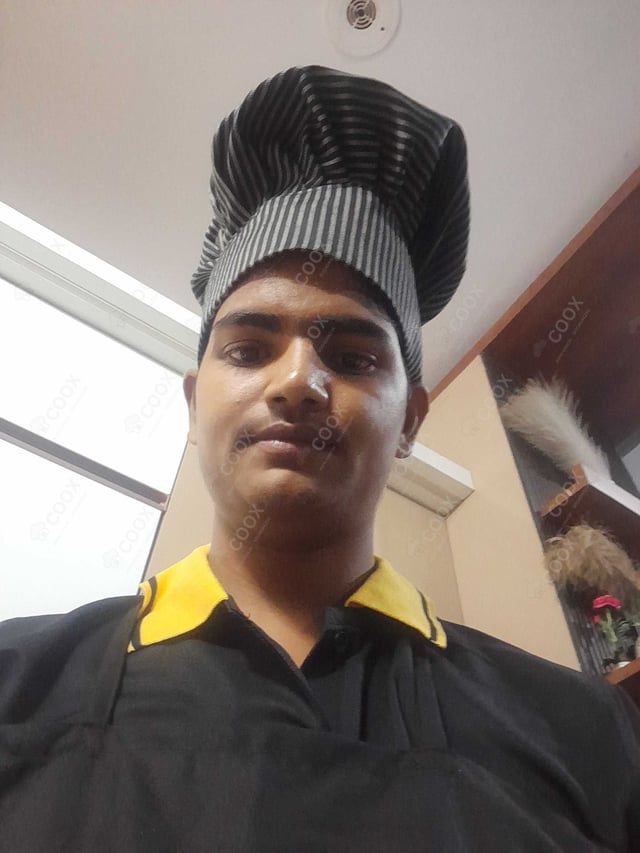 Chef from COOX at bookings. Professional cooks chefs at home