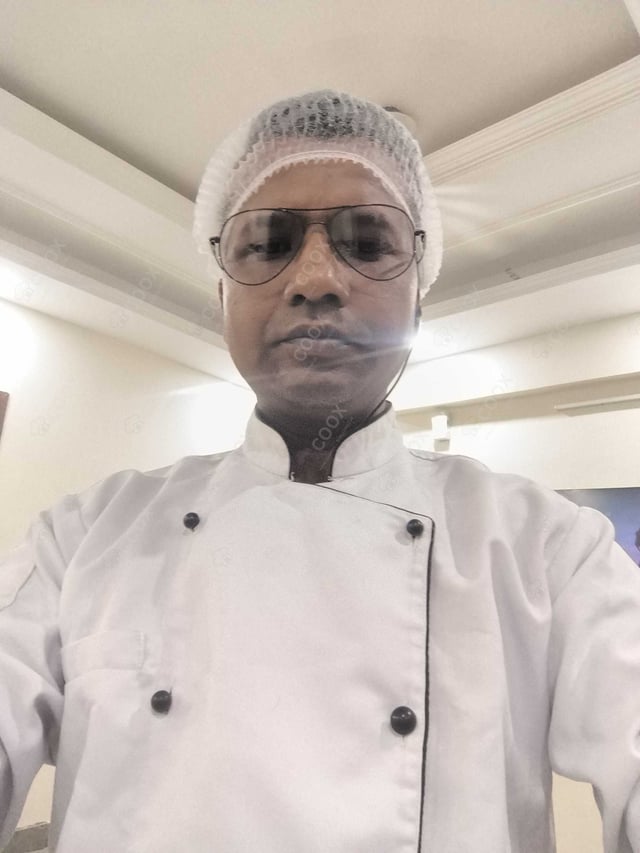 Chef from COOX at bookings. Professional cooks chefs at home