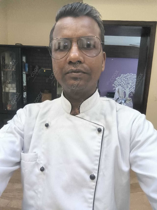 Chef from COOX at bookings. Professional cooks chefs at home