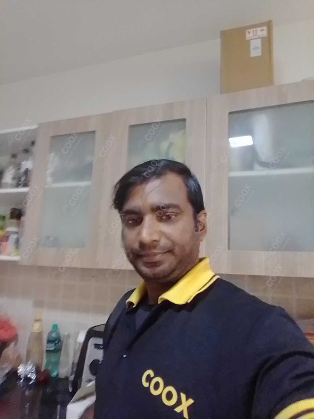 Chef from COOX at bookings. Professional cooks chefs at home