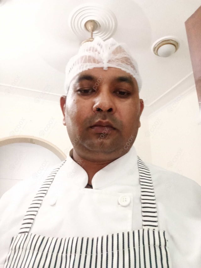 Chef from COOX at bookings. Professional cooks chefs at home