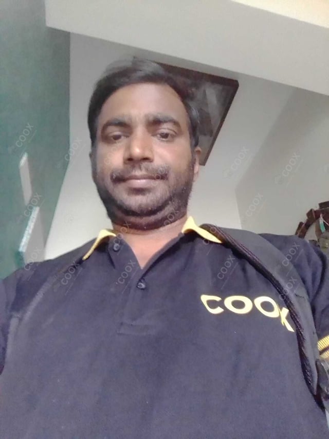 Chef from COOX at bookings. Professional cooks chefs at home