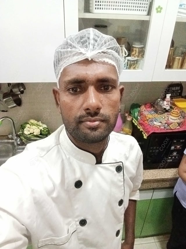 Chef from COOX at bookings. Professional cooks chefs at home