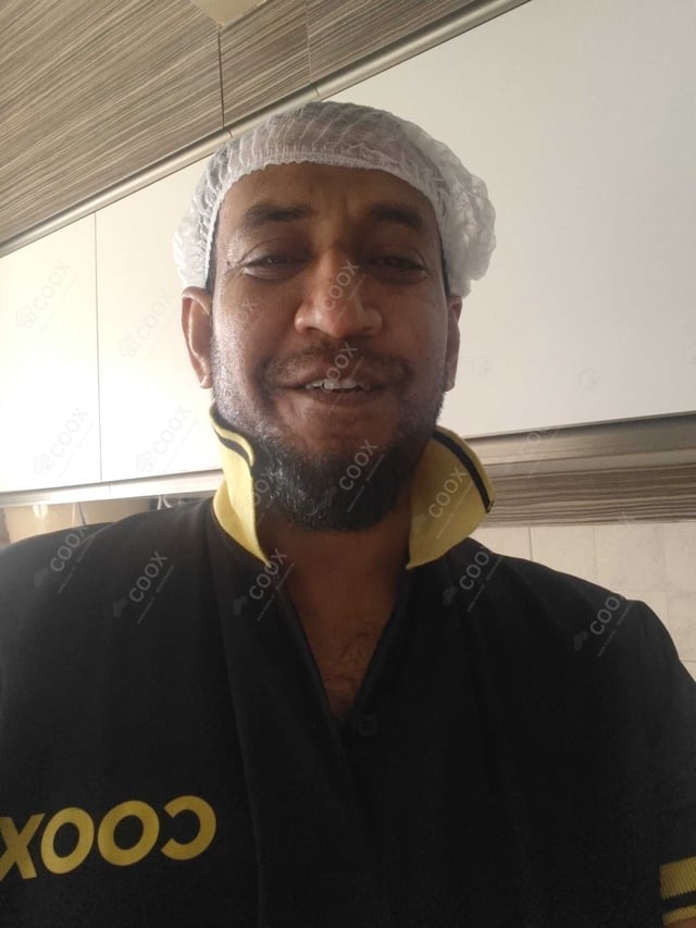 Chef from COOX at bookings. Professional cooks chefs at home