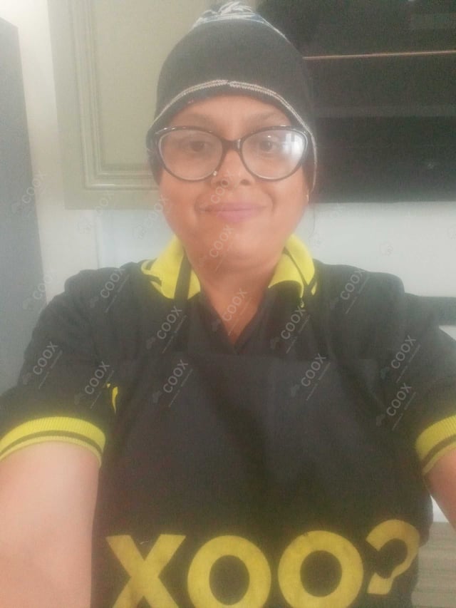 Chef from COOX at bookings. Professional cooks chefs at home