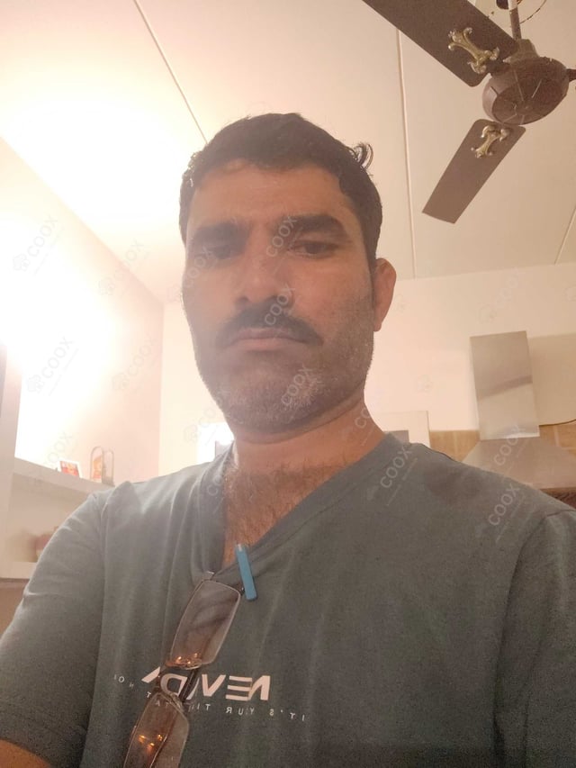 Chef from COOX at bookings. Professional cooks chefs at home