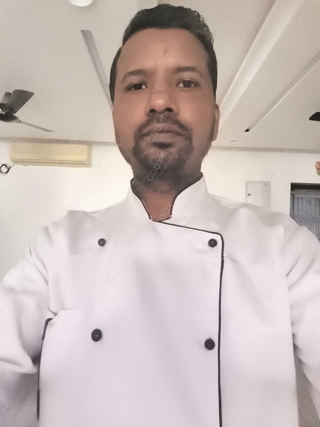 Chef from COOX at bookings. Professional cooks chefs at home