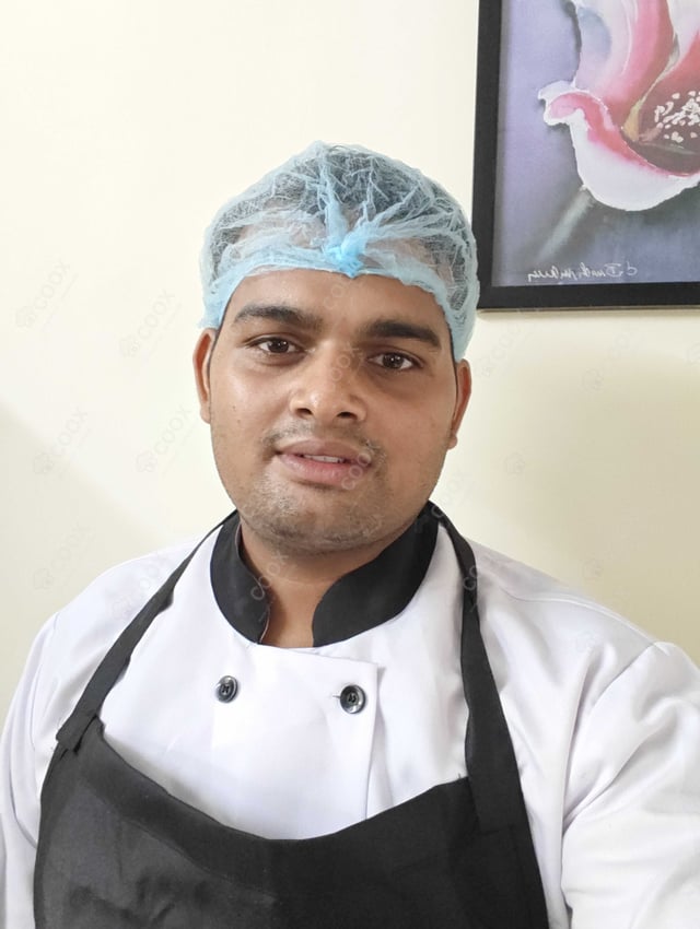 Chef from COOX at bookings. Professional cooks chefs at home
