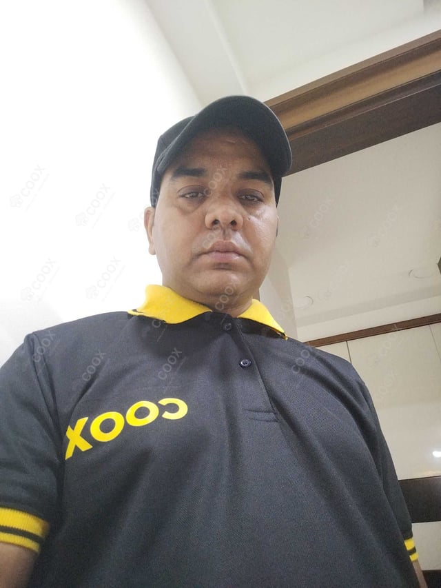 Chef from COOX at bookings. Professional cooks chefs at home