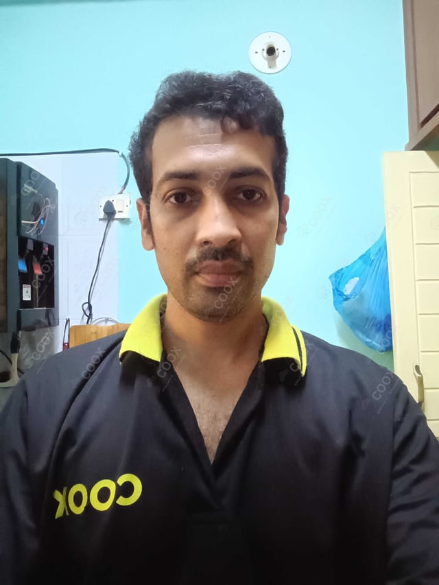 Chef from COOX at bookings. Professional cooks chefs at home